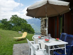 Ciel, Montagne, Jour, Bâtiment, Plante, Paysage Naturel, Maison, Végétation, Montagnes, Arbre