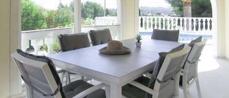 Table, Furniture, Property, Chair, Plant, Interior Design, Shade, Floor, Building, Wood