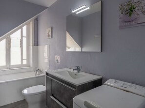Miroir, Robinet, Luminaire Plomberie, Évier, Propriété, Photographier, Lavabo, Blanc, Salle De Bains, Fenêtre