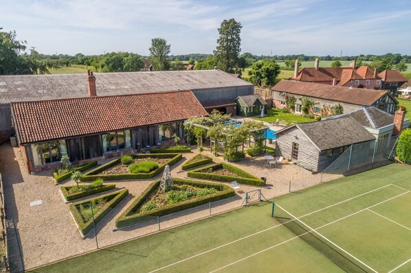 Rose and Court Barn, Stoke by Layland: Two adjoining properties which can be booked together for a fantastic break for friends or family