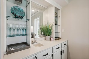 Wet Bar at 310 Windsor Place