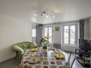 Table, Furniture, Property, Window, Plant, Interior Design, Cabinetry, Chair, Lighting, Building