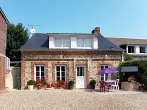 Property, House, Home, Building, Cottage, Roof, Real Estate, Residential Area, Farmhouse, Estate