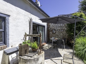 Pflanze, Eigentum, Fenster, Himmel, Gebäude, Die Architektur, Blumentopf, Hütte, Wohngebiet, Nachbarschaft
