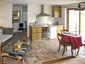 Cabinetry, Möbel, Tabelle, Countertop, Küche, Holz, Schublade, Stuhl, Flooring, Beleuchtung