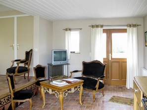 Meubles, Table, Bâtiment, Chaise, Fenêtre, Bois, Tiroir, Design Intérieur, Cabinetry, Salon