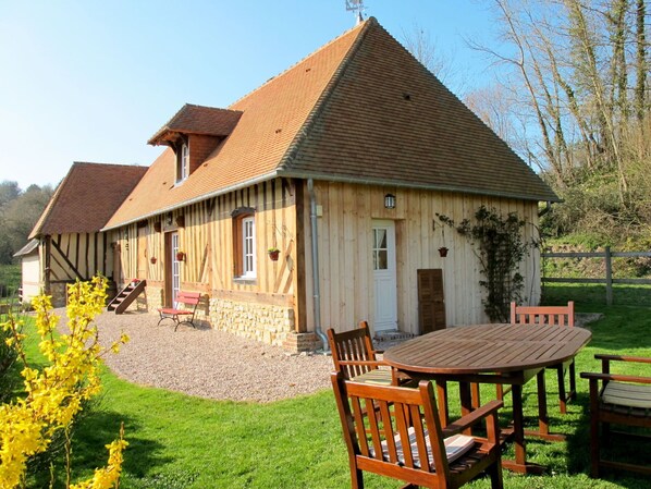 Property, House, Building, Cottage, Real Estate, Home, Farmhouse, Roof, Shed, Estate