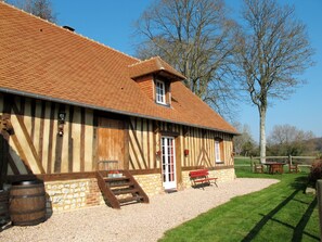 Property, House, Building, Roof, Home, Architecture, Barn, Cottage, Siding, Wood