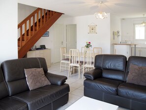 Wohnzimmer, Möbel, Zimmer, Eigentum, Interior Design, Couch, Gebäude, Schlafsofa, Fussboden, Tabelle