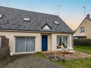 Pflanze, Himmel, Gebäude, Fenster, Haus, Holz, Grundstueck, Gras, Tür, Hütte