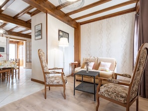 Möbel, Eigentum, Tabelle, Gebäude, Komfort, Bilderrahmen, Holz, Stuhl, Interior Design, Wohnzimmer