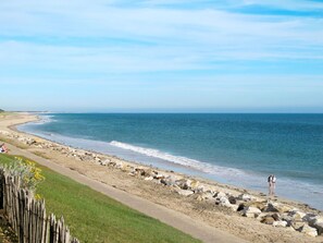 Water, Sky, Cloud, Azure, Natural Environment, Beach, Fence, Coastal And Oceanic Landforms, Horizon