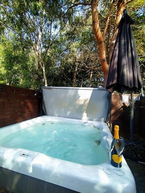 Outdoor spa tub