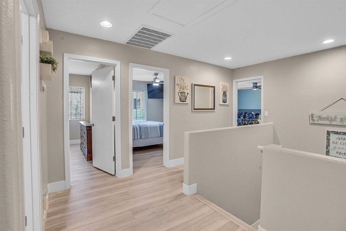 ‍♀️ Kick back & Relax in this Luxury Pool Home! Tons of TV’s & Pool Table