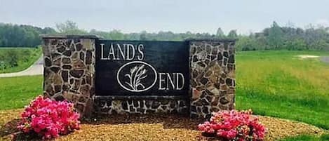 Lands' End Entry Sign