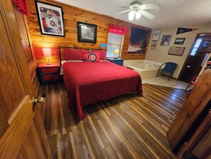 main level king bedroom with jacuzzi 