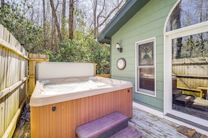 Deck | Hot Tub