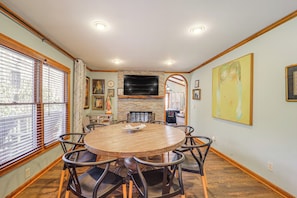 Dining Table | Dishware & Flatware Provided