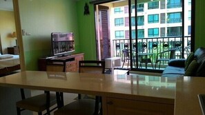 #805  Moroccan style 1 BR/pool view