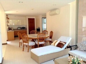 Villas 3 Bedrooms, Sleep 10 #786