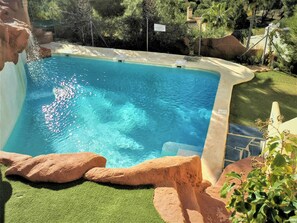 Piscine à côté de l'appartement.
3 autres piscines proche de l'appartement 