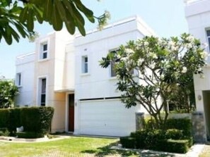052 Pool Villa 4br beachfront
