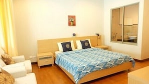 #693 venice style 3BR/pool access
