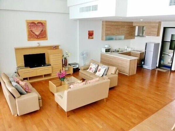 #693 venice style 3BR/pool access