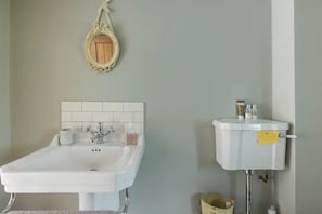 Bathroom with Bamford Organics soaps & shampoos.