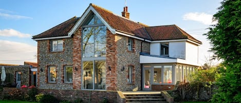 Exterior view of Vine Cottage