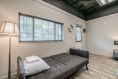 The Howard - Industrial Studio Loft - Downtown Location!