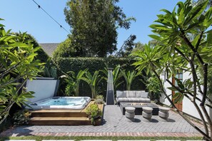 8 person Bullfrog Luxury Spa with custom jetpacks in each seat, firepit, garden.