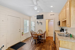 Whiteface cottage dining area/kitchenette