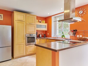 Cabinetry, Spüle, Countertop, Sinken, Möbel, Zapfhahn, Küchengerät, Herd, Haushaltsgerät, Küche