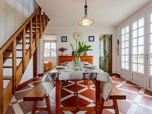 Möbel, Eigentum, Cabinetry, Komfort, Gebäude, Azurblau, Holz, Beleuchtung, Lampe, Interior Design