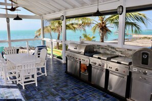 Full outdoor kitchen with a BBQ, Pizza Oven, Griddle, Sink, etc...