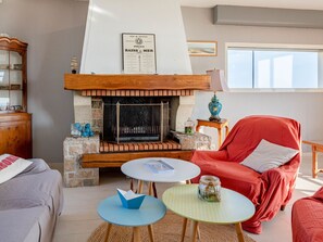 Möbel, Tabelle, Eigentum, Couch, Produkt, Holz, Fenster, Wohnzimmer, Interior Design, Flooring