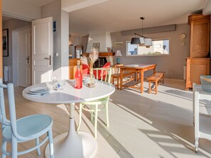 Tabelle, Möbel, Eigentum, Stuhl, Gebäude, Interior Design, Holz, Fussboden, Flooring, Küche & Esszimmer Tisch