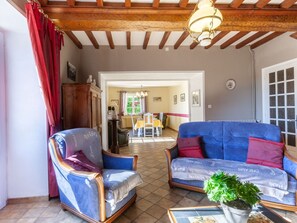 Möbel, Eigentum, Couch, Tabelle, Azurblau, Interior Design, Wohnzimmer, Die Architektur, Holz, Studio Couch