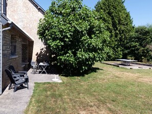 Plante, Fenêtre, Ciel, Bâtiment, Lot Terre, Arbre, Ombre, Herbe, Paysage, Immobilier