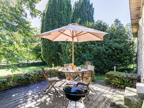 Plant, Sky, Table, Shade, Umbrella, Outdoor Furniture, Tree, Outdoor Table, Leisure, Landscape