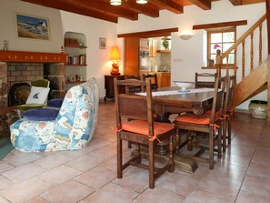 Table, Furniture, Property, Interior Design, Wood, Flooring, Floor, Chair, Living Room, Wall