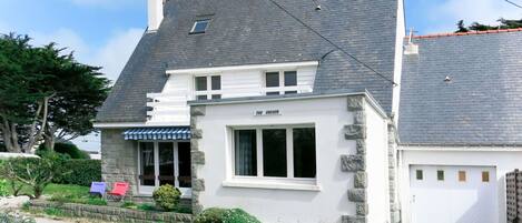 Plant, Cloud, Window, Property, Building, Sky, House, Cottage, Facade, Tree