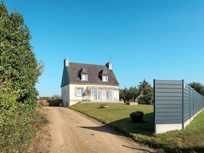 Ciel, Plante, Bâtiment, Fenêtre, Maison, Paysage Naturel, Arbre, Lot Terre, Chalet, Herbe