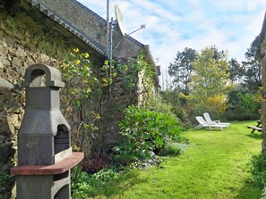 Property, Grass, House, Cottage, Wall, Tree, Real Estate, Rural Area, Building, Yard
