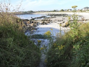 Body Of Water, Water, Natural Landscape, Water Resources, Vegetation, Bank, Natural Environment, River, Nature Reserve, Watercourse