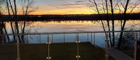 Sonnenuntergang auf der Terrasse