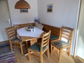 Ferienhaus mit 2 Schlafzimmer, Terrasse und Balkon, 150 m²-Esszimmer