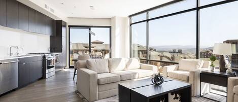 Panoramic views in the living room, kitchen and dining room with floor to ceiling windows