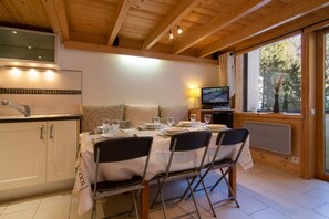 Dining area & HD TV